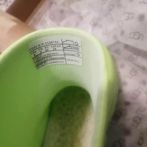 UGG rain boots - Picture 3 of 4